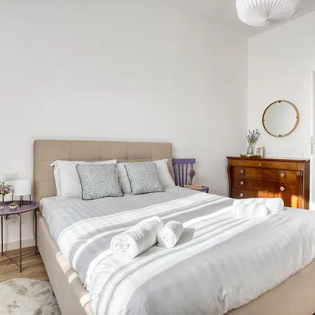Apartment Joivy Chic Flat In De Angeli Milan